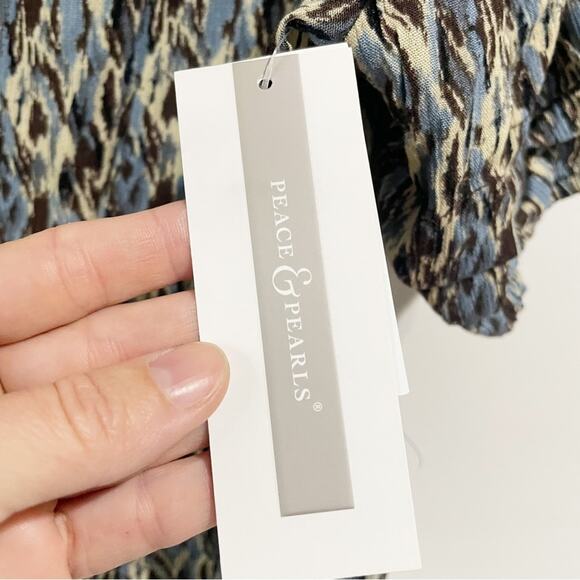 Peace & Pearls NWT Women Medium Blue Rainy Day Burton Front Blouse - Picture 5 of 9